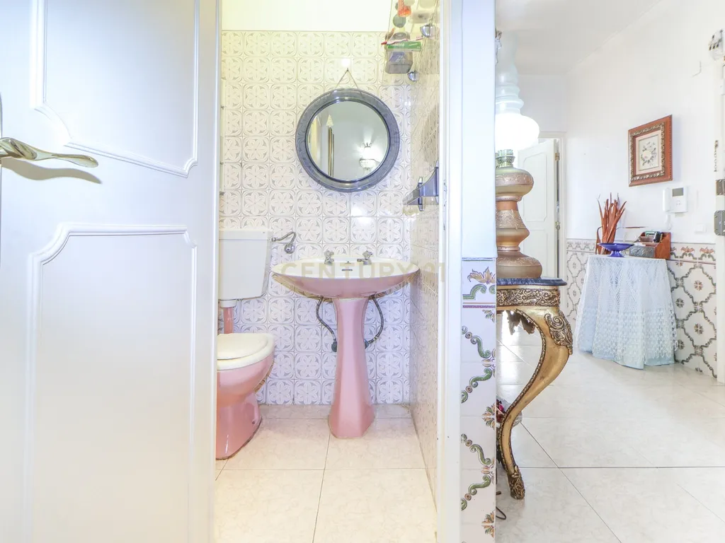 Apartamento T3 no Laranjeiro – Junto à Base Naval do Alfeite | Pronto a Habitar | Elevador - Image 30