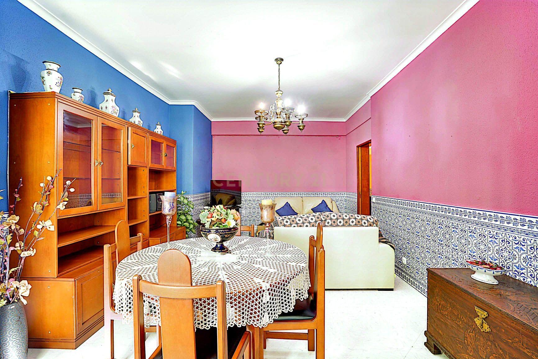 Fotografia 4 de Apartamento T3 convertido em T2 em Linda-A-Velha - excelente localização