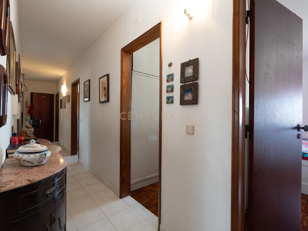 **Fantástico apartamento T4 com arrecadação*** - Image 25