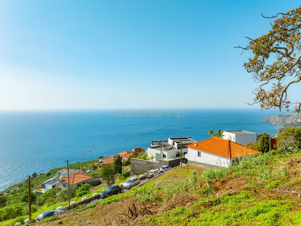 Terreno de Excelência | 3 Terrenos com Licença de Construção Emitida | Projeto para 5 Moradias de Prestígio | Vista Panorâmica para o Mar - Image 19