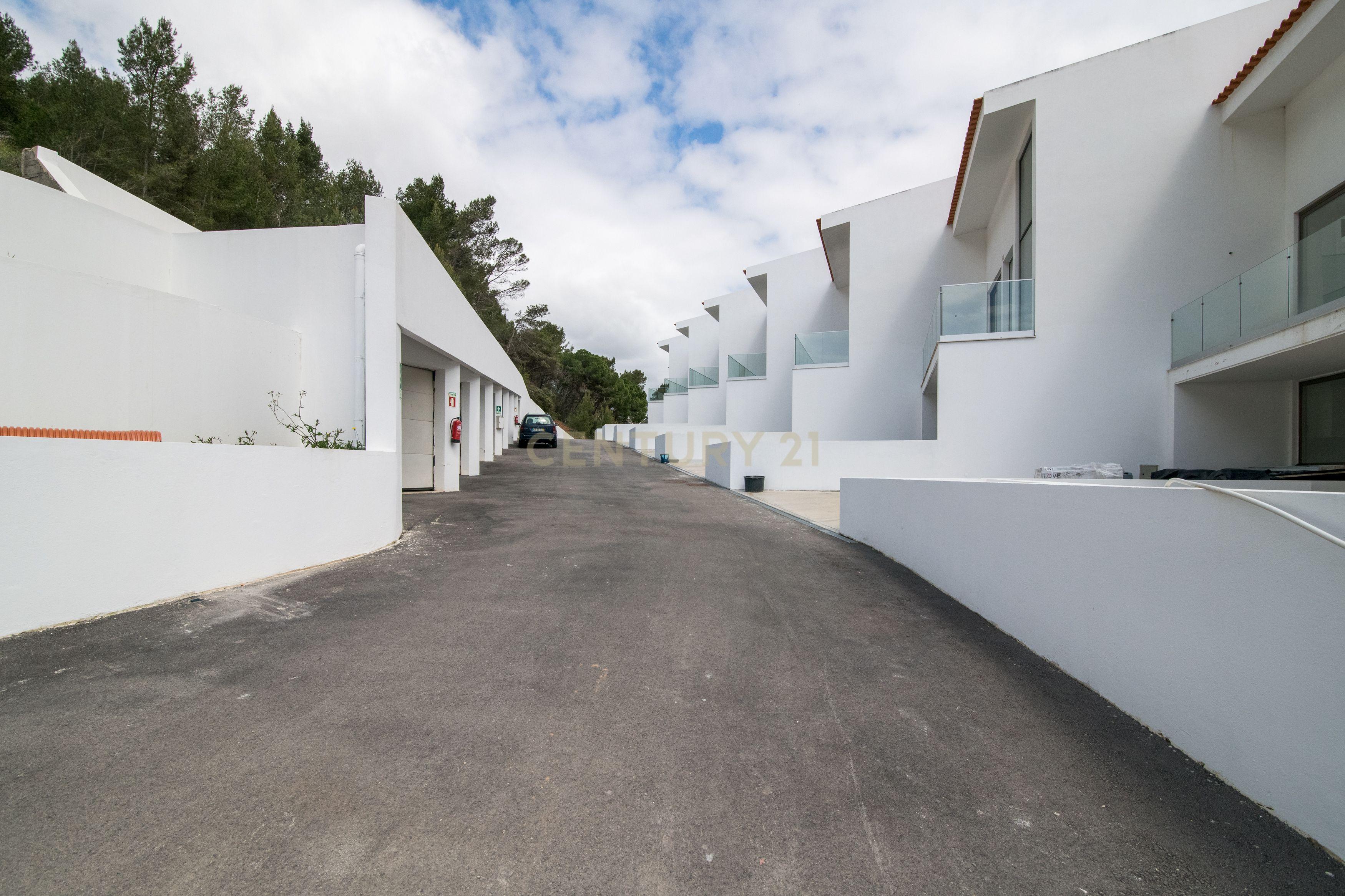 Condomínio Villas d’Ouro – Exclusividade e Conforto no Coração de Sesimbra - Image 60