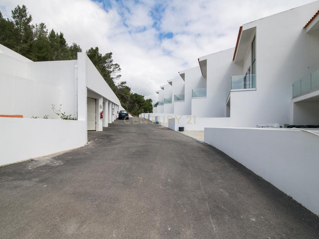 Condomínio Villas d’Ouro – Exclusividade e Conforto no Coração de Sesimbra - Image 60