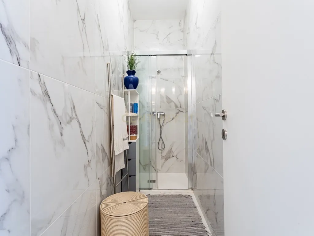 T2 remodelado com excelentes acabamentos em Alcochete - Image 11