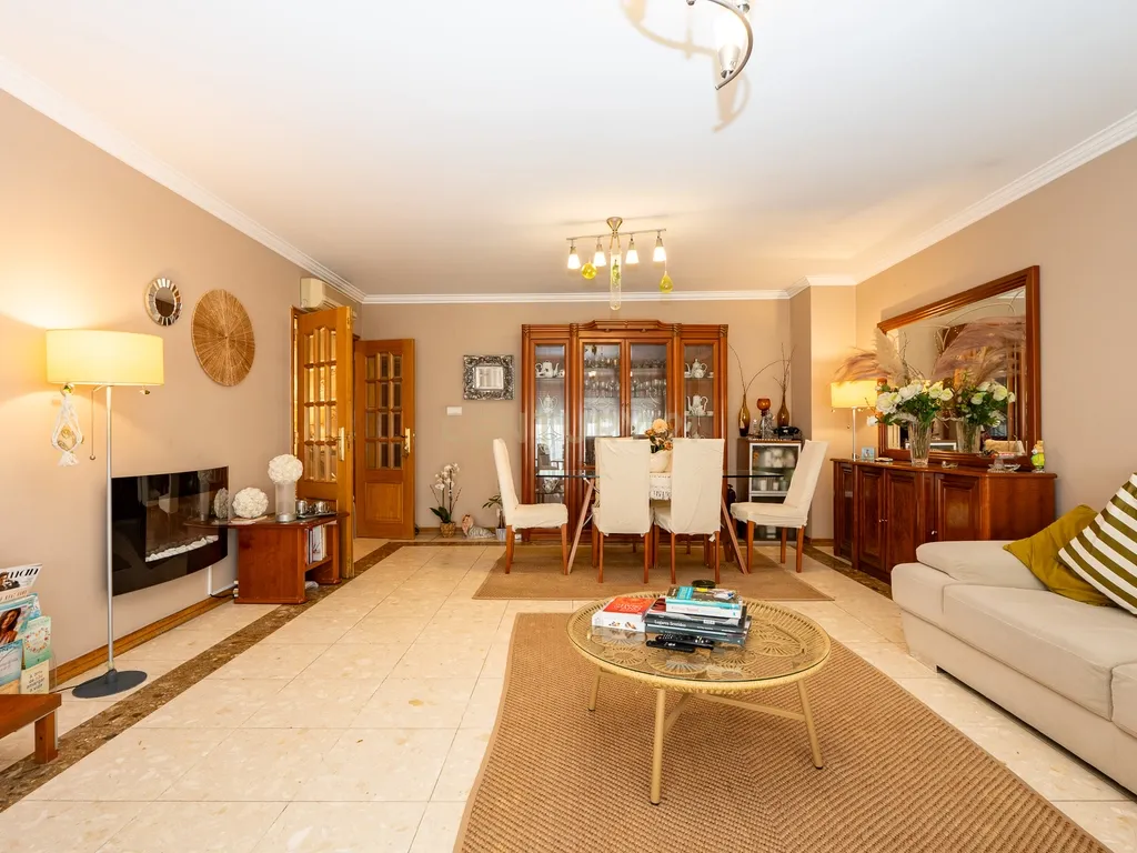 Apartamento T3 com Parqueamento – Quinta Nova, Odivelas - Image 5