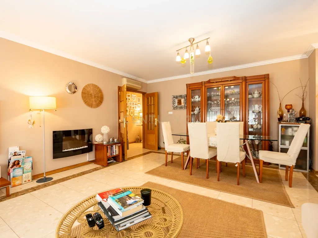 Apartamento T3 com Parqueamento – Quinta Nova, Odivelas - Image 4