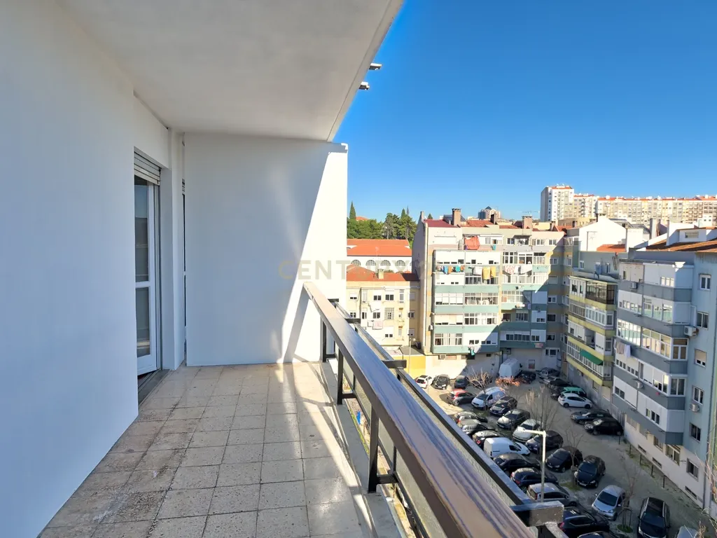 * RESERVADO * Apartamento T2 renovado para arrendamento em São Domingos de Benfica, Lisboa - Image 22