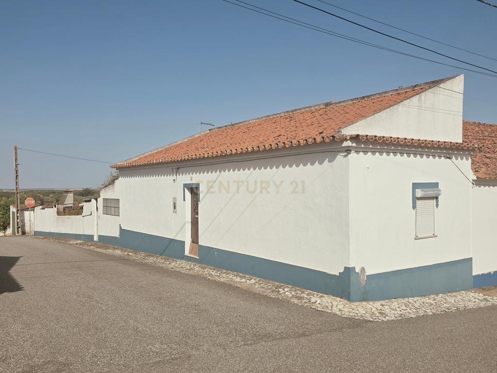 Moradia T1 com Quintal – Alcáçovas - Image 1