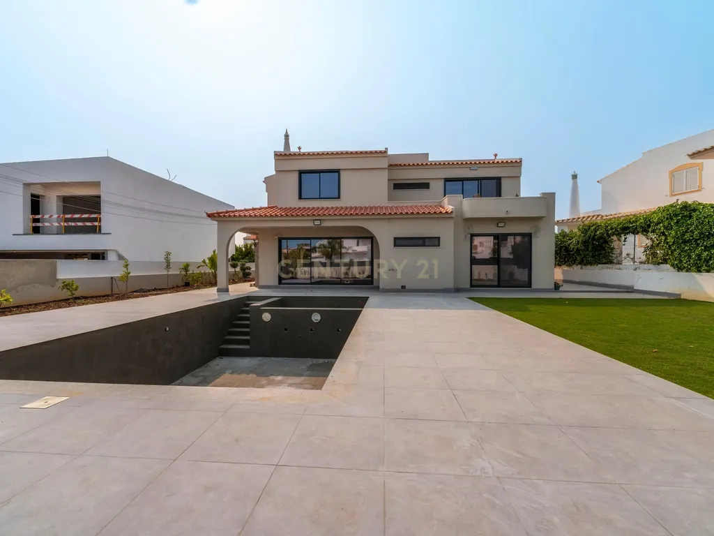 Moradia | Piscina Aquecida | Totalmente Renovada | Gambelas - Image 39