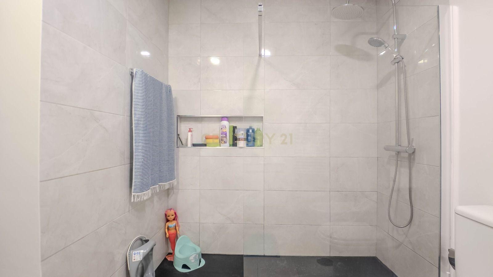 Apartamento T3 em Gondomar com luz natural e boa localização - Image 17