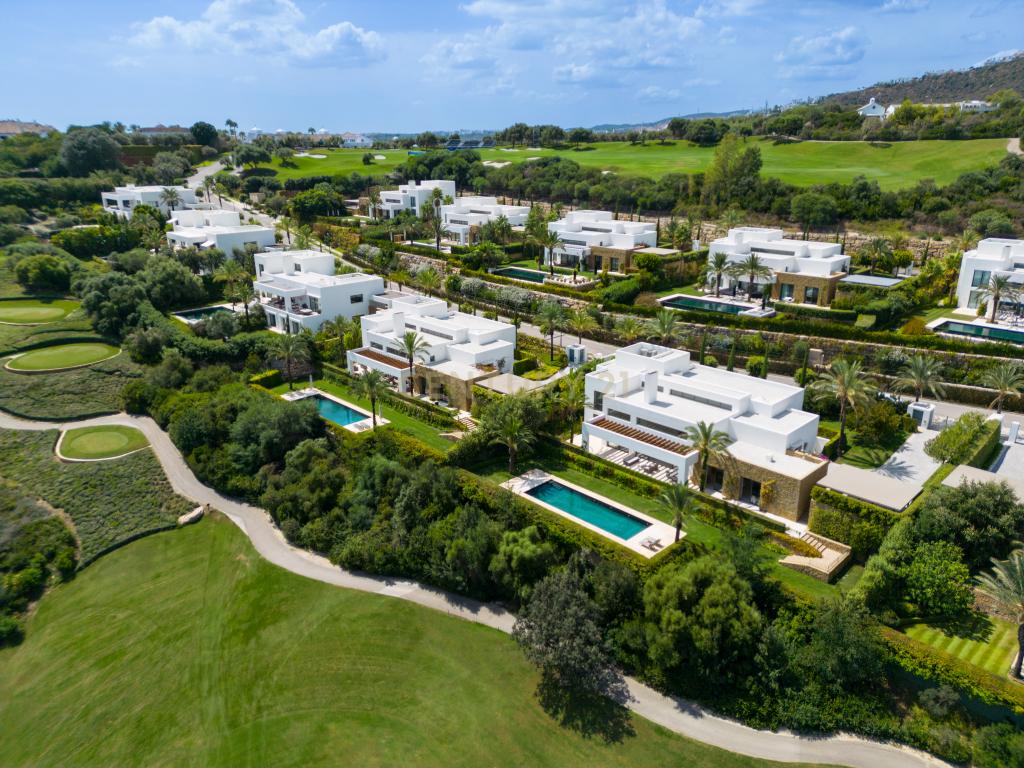 Villa Green 10: Elegância Contemporânea e Luxo à Beira do Golfe na Finca Cortesin - Image 28