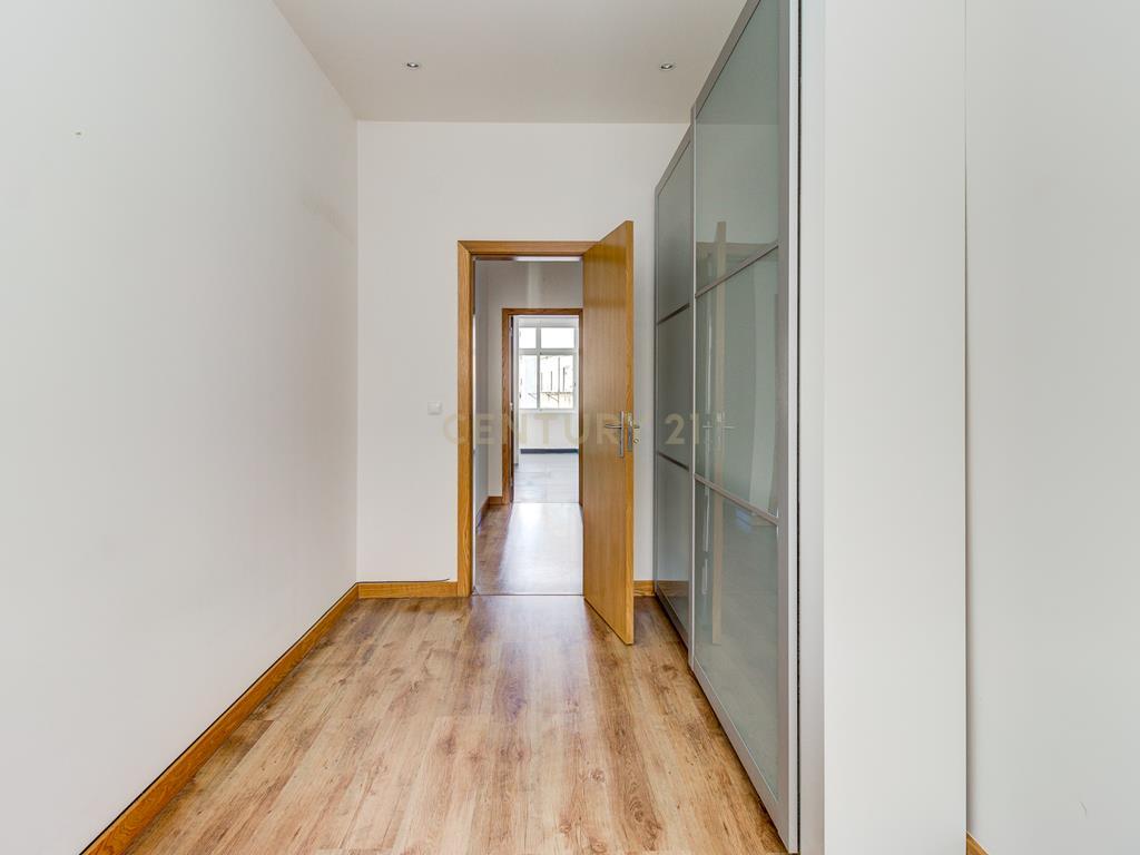  Apartamento T2 à venda na Rua Barão de Sabrosa – Penha de França, Lisboa - Image 8