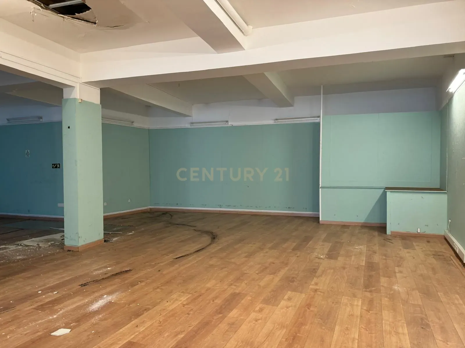 Arrenda-se Espaço Comercial de 370m² junto ao Campo Mártires da Pátria - Image 11