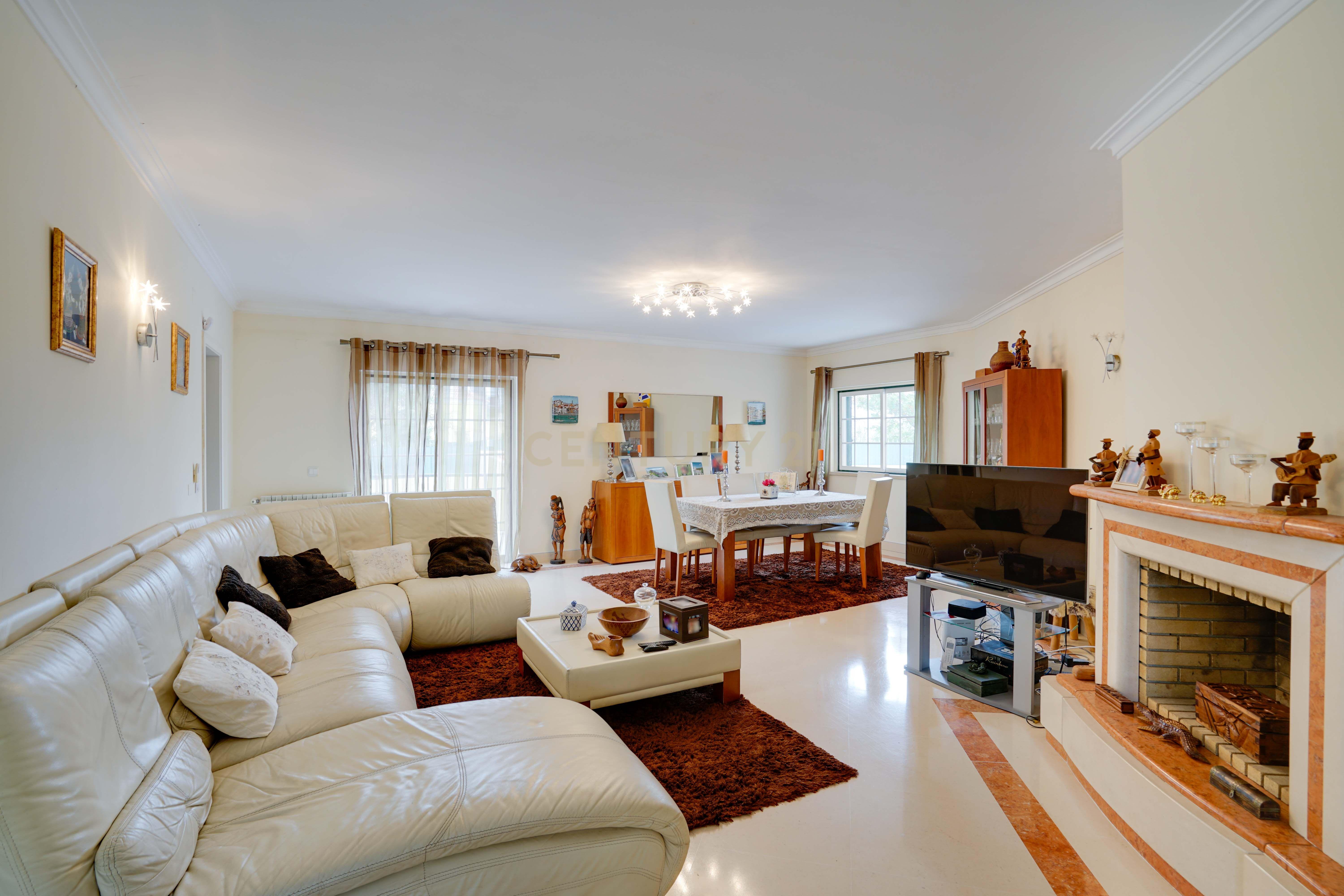 Fotografia 6 de Moradia T5 com Piscina e Jacuzzi em Alcabideche, Cascais