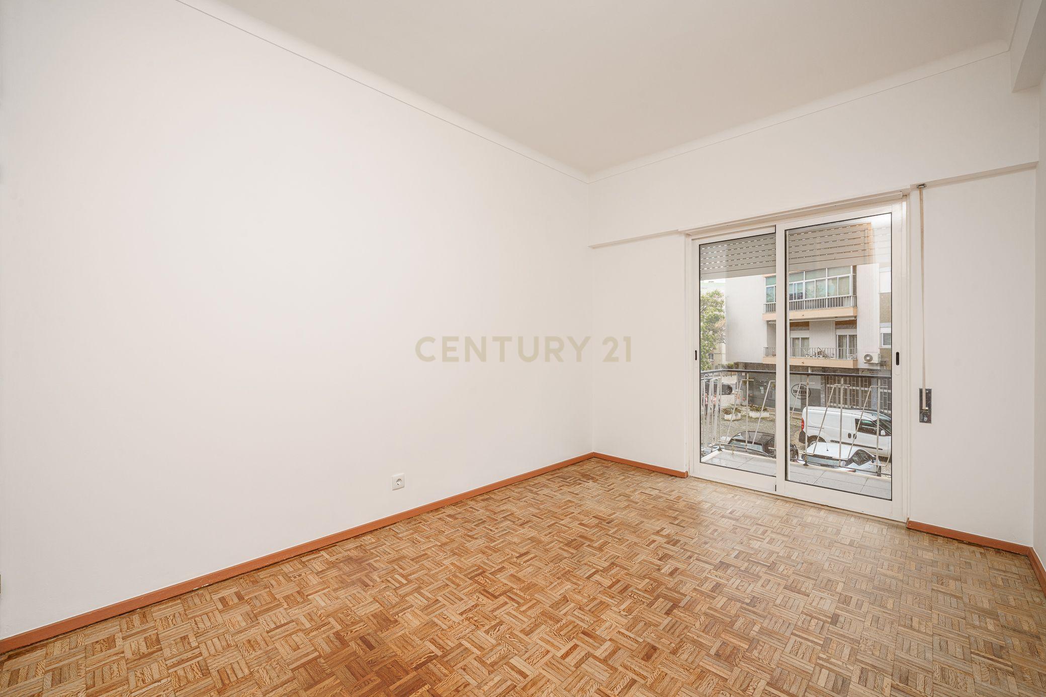 T3 Remodelado no Centro de Setúbal- Campo dos Arcos - Image 5