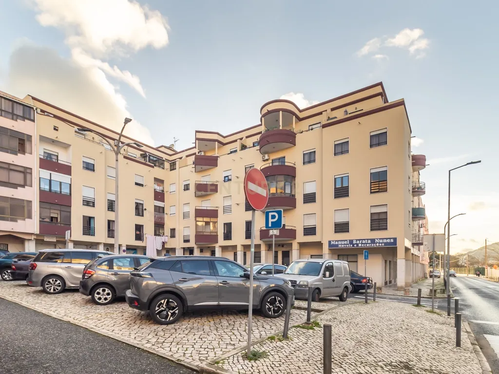 Viva com conforto no coração de Setúbal – Excelente Apartamento T3 nos Pinheirinhos - Image 2