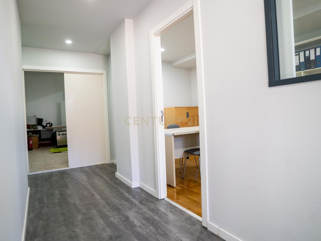 Escritório Mobilado para Arrendamento – Ramada, Odivelas | 92m² | 1.000€/mês - Image 18