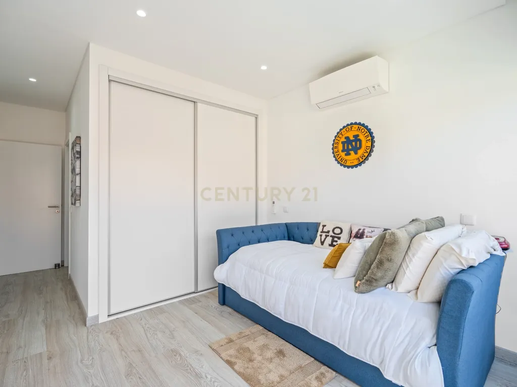 Moradia T3 + 1 Moderna com Piscina e Acabamentos de Luxo – Algoz - Image 26
