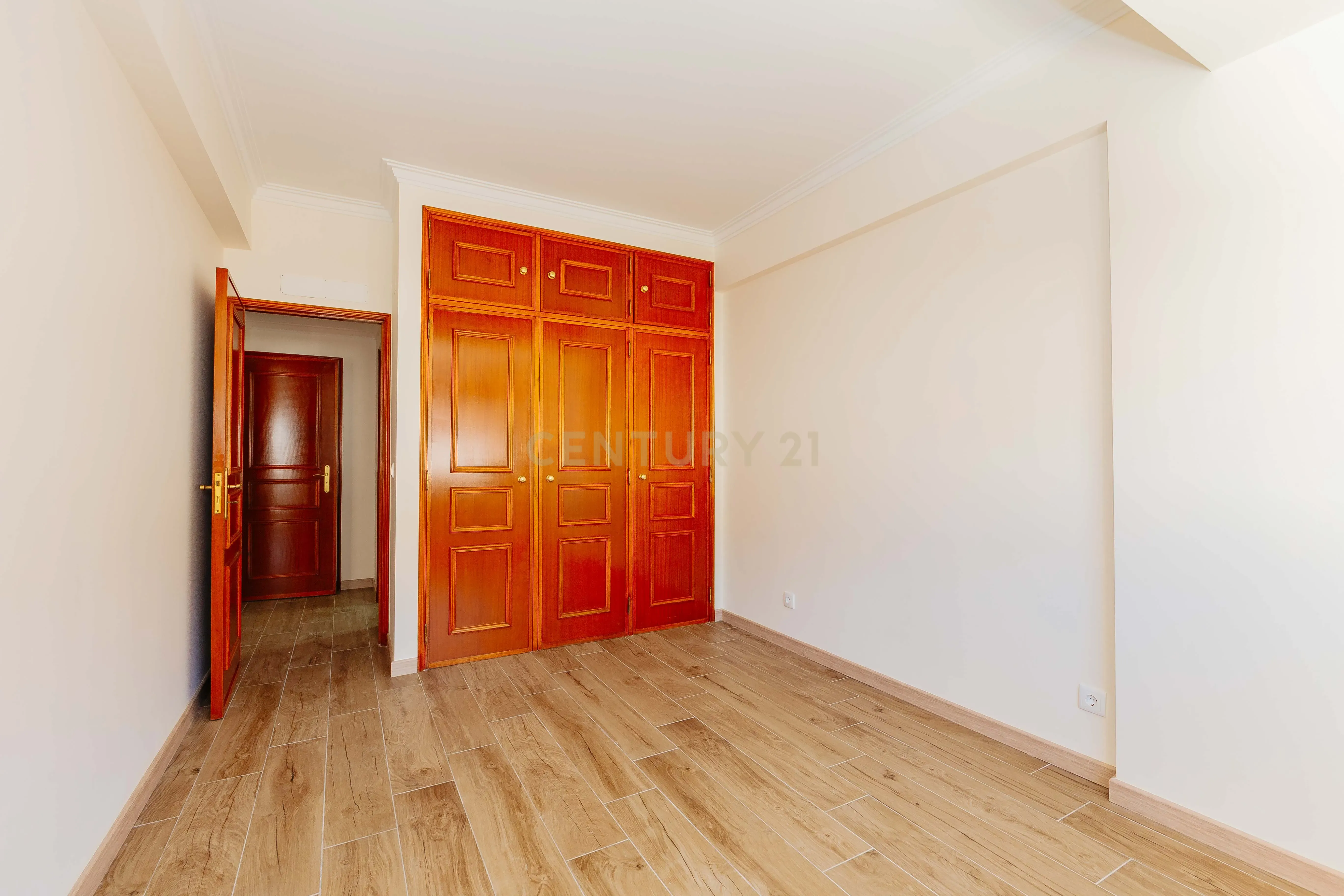Apartamento T3 Renovado com Vista Rio em Santa Apolónia – Viva no Coração de Lisboa - Image 41
