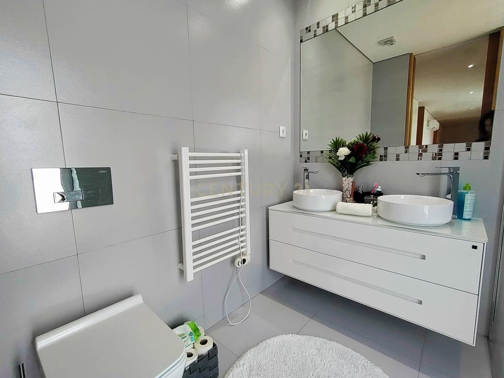 Moradia T4 Moderna com Piscina e Jardim – Touguinha - Image 34