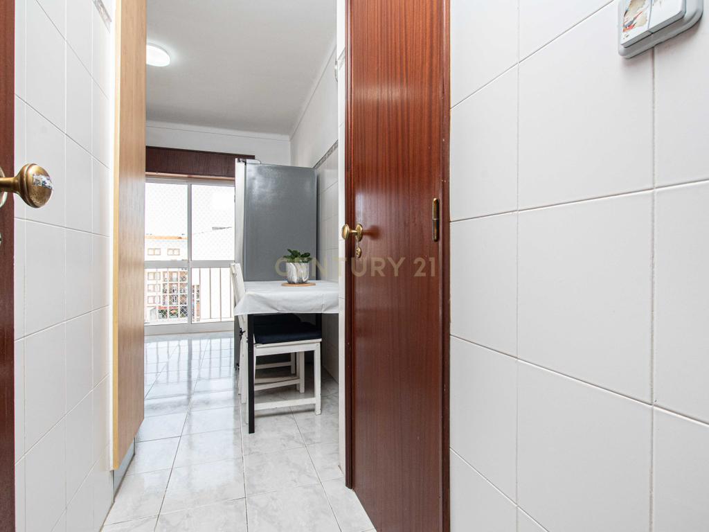 T3 no Carregado com Arrecadação e elevador - Image 7