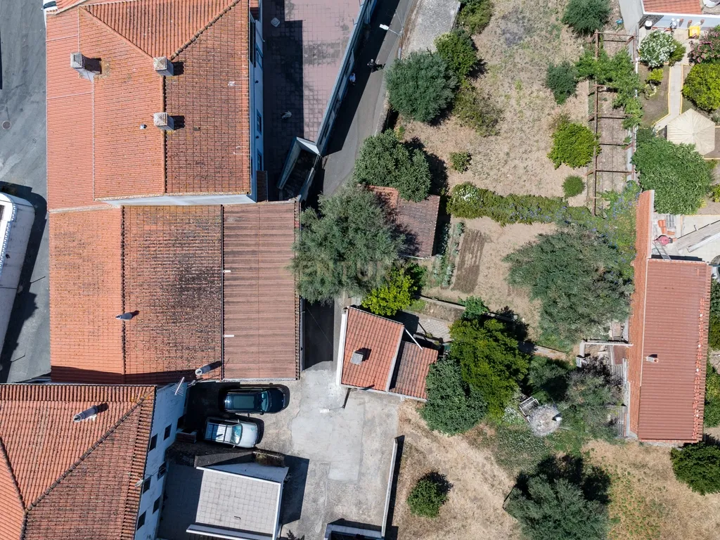 Moradia com 3 Quartos, Quintal e Garagem em Santana da Serra - Image 17
