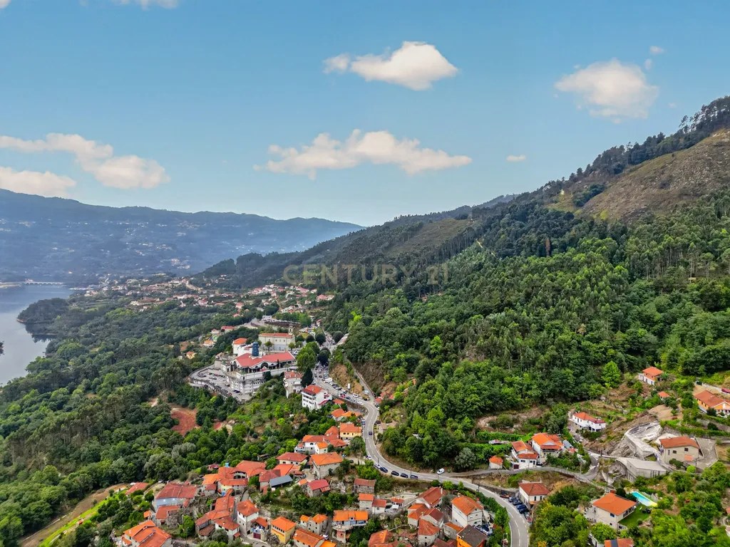 Investimento Raro no Gerês – Propriedade com 3 Apartamentos Independentes e Vista Deslumbrante para a Albufeira da Caniçada - Image 16