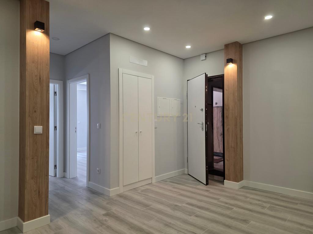 Apartamento T2 Renovado em Alcochete com Logradouro - Image 7