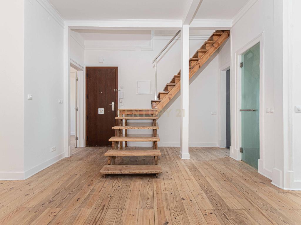 Apartamento T2 de Charme com vista rio e estacionamento em São Vicente, Lisboa - Image 3