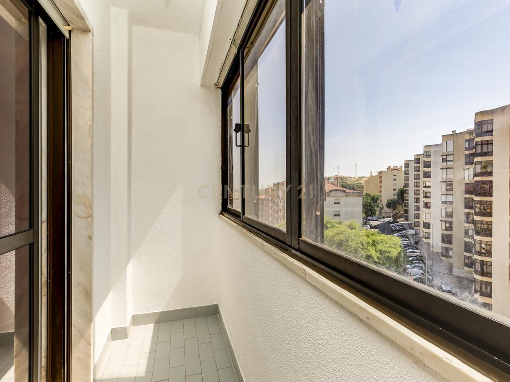 T2 para Arrendamento no Casal do Cotão, Agualva-Cacém — Último Andar com Vista Desafogada e Excelentes Acessos - Image 8