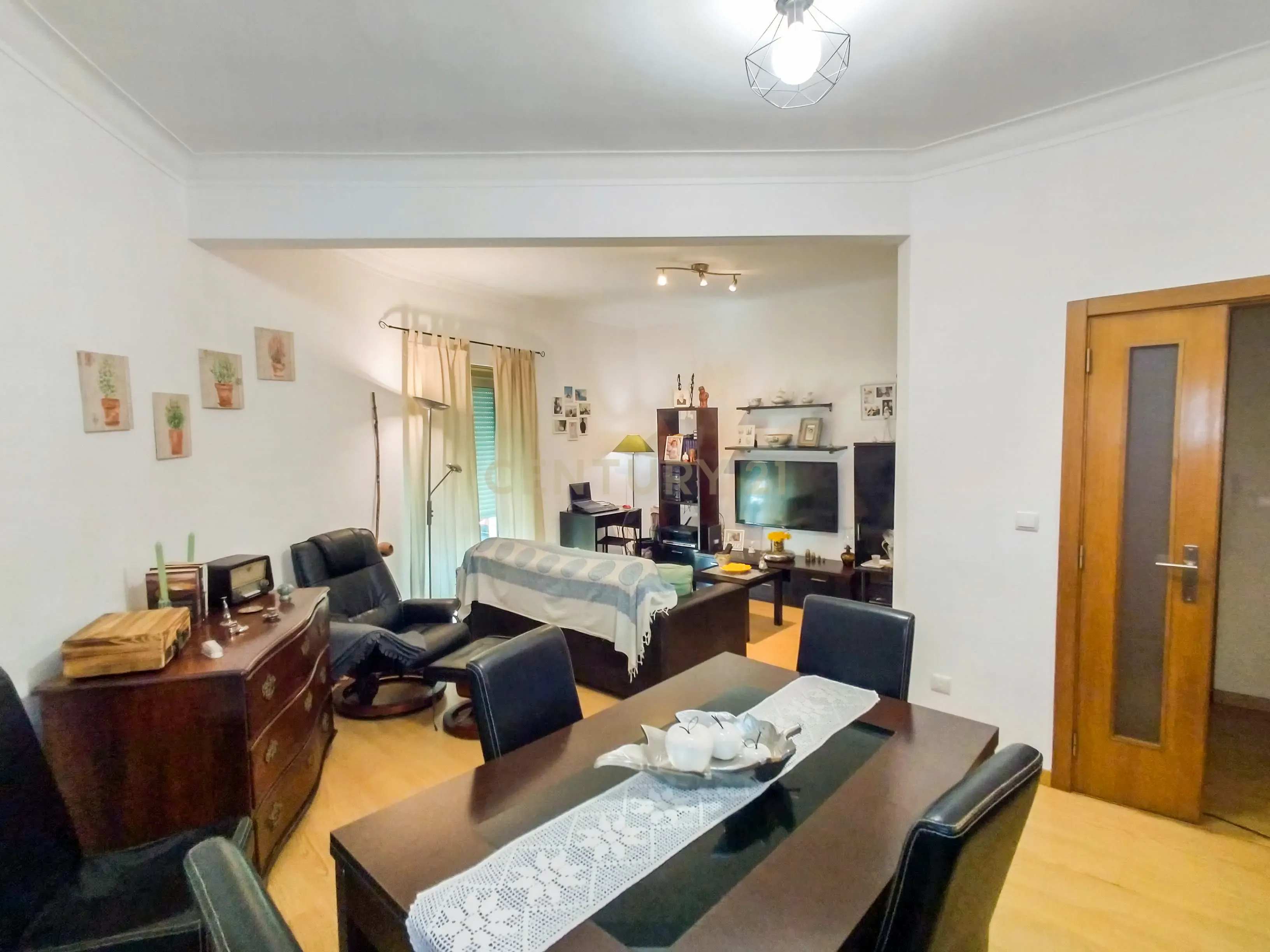 Apartamento T2 Venteira / Amadora - Image 1