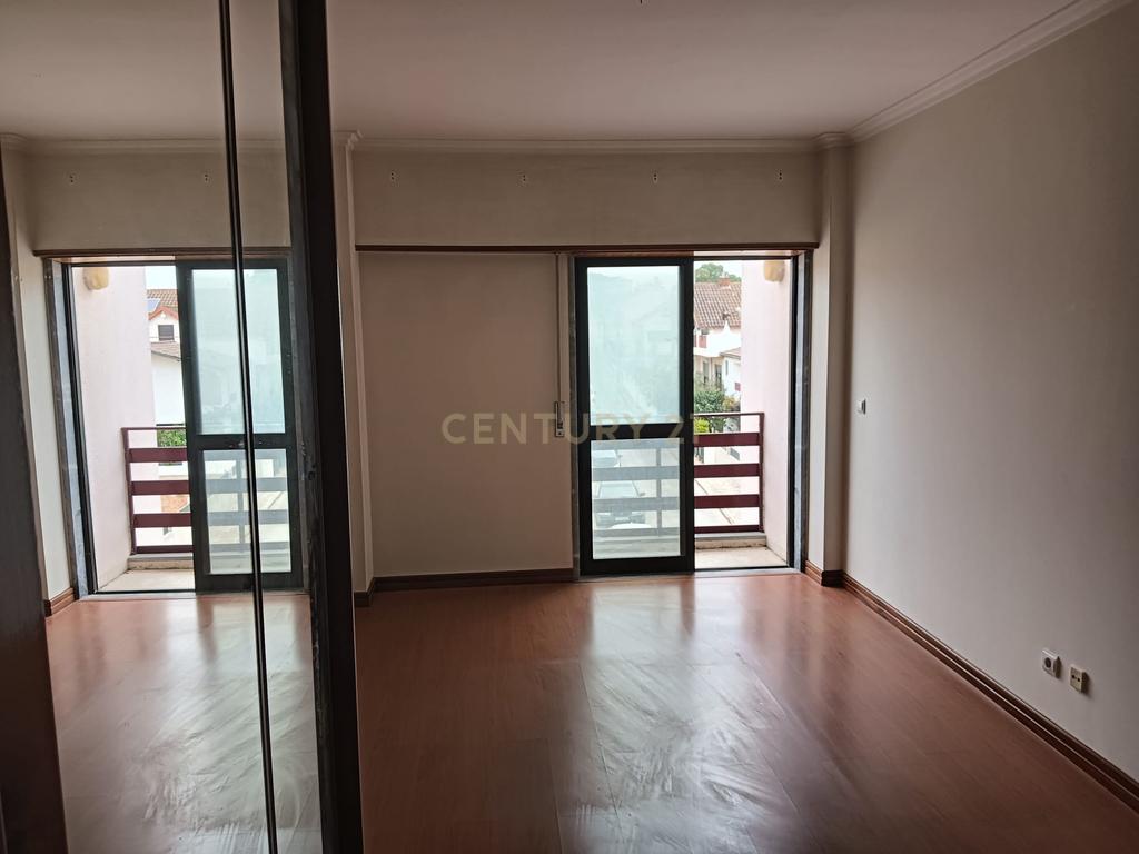 T3 com Suite/Garagem e Arrecadação - Vialonga - Image 39