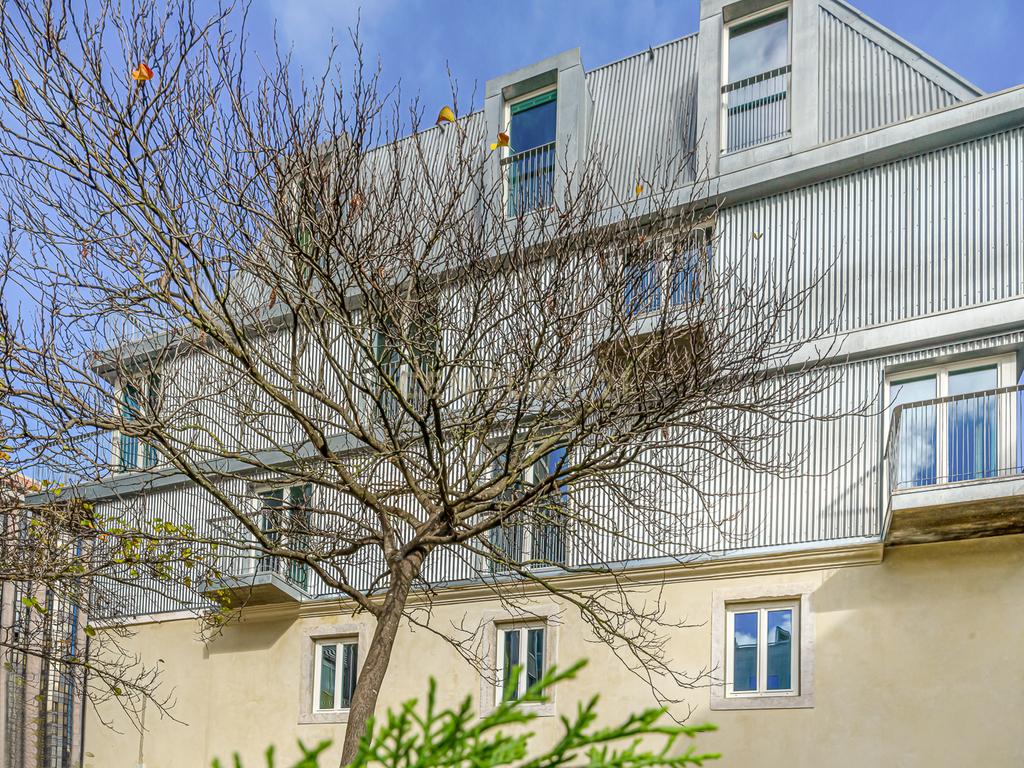 T1 Duplex de Luxo, com Terraço, em Campo de Ourique - Image 2