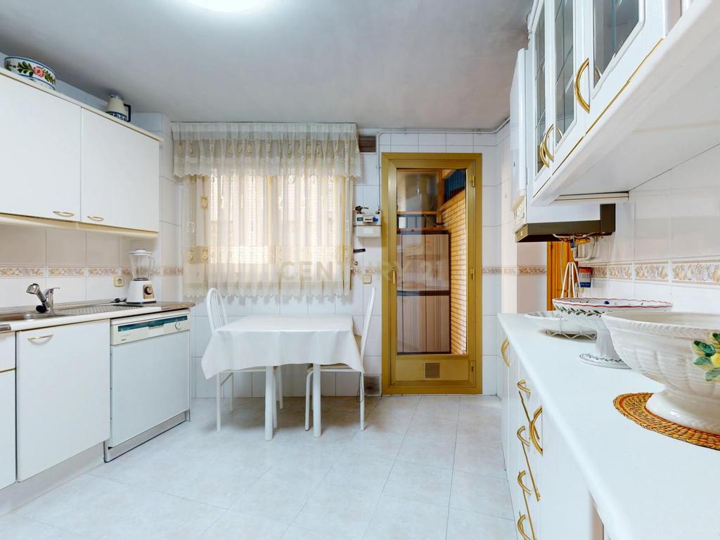  - Image 4