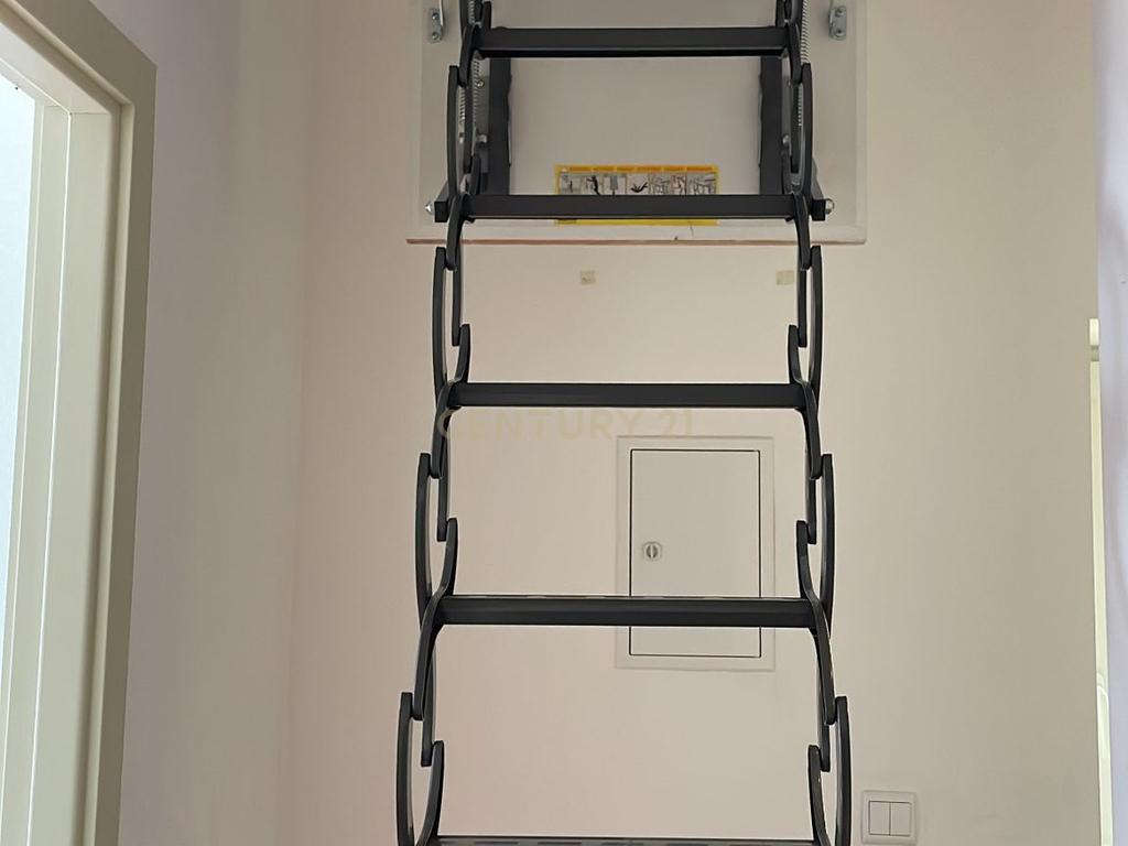 Apartamento T2 Duplex com Varandas em Campolide - Rua Marques da Fronteira - Image 41