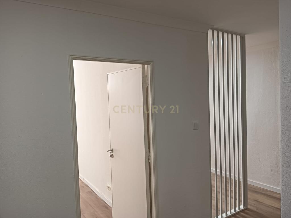 Apartamento para Investimento Metro de Alfornelos - Image 28