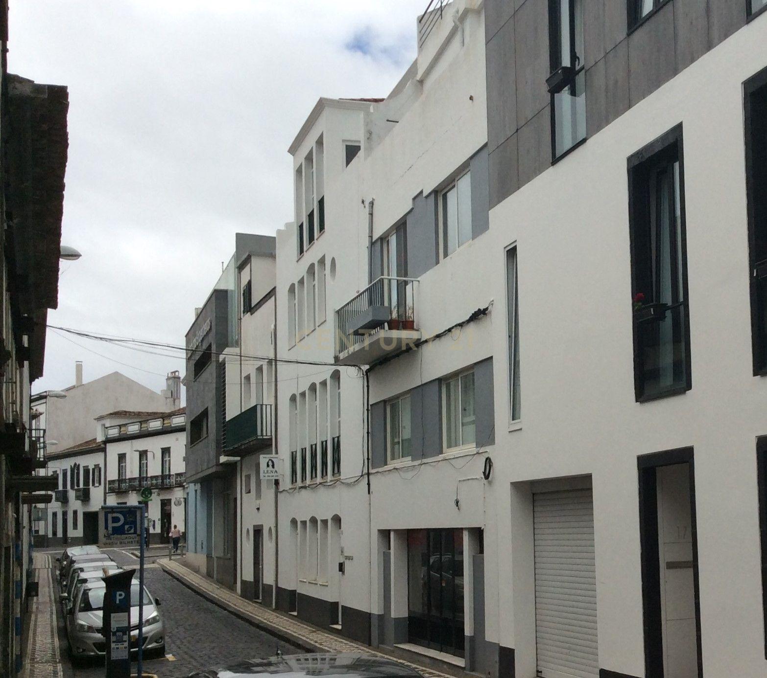 Apartamento T3 + 2 no centro da cidade de Ponta Delgada | Varanda | Terraço - Image 32