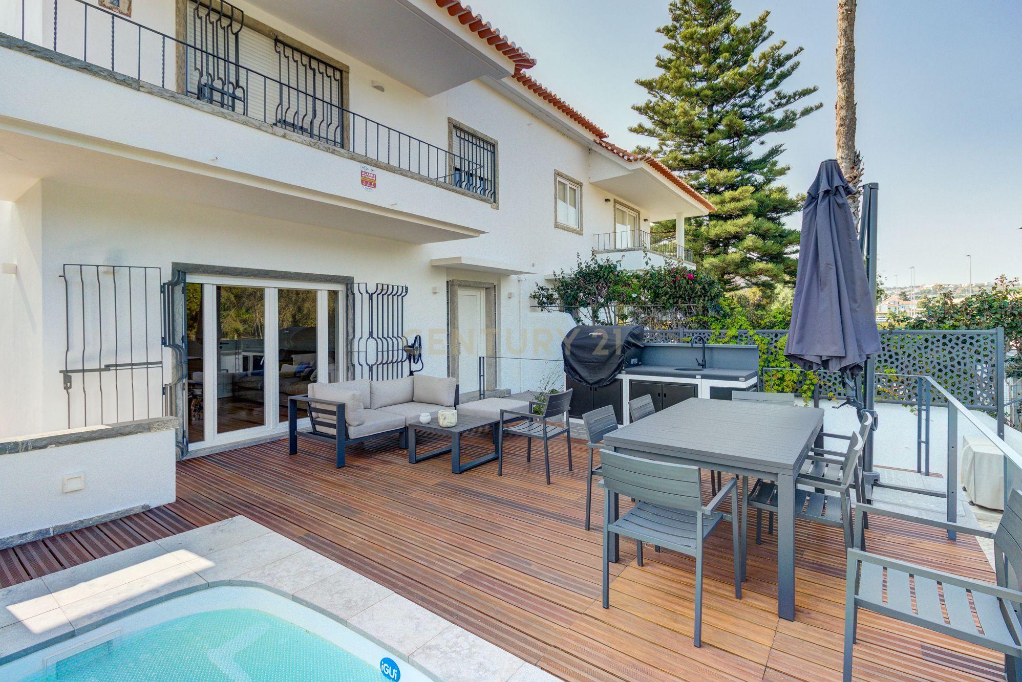 Moradia T4+1 com piscina, terraço e garagem perto da praia - Image 4