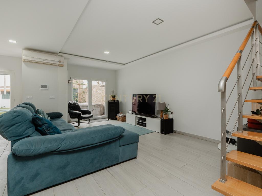 Moradia T4+1 com garagem no Bairro da Petrogal - Bobadela - Image 24