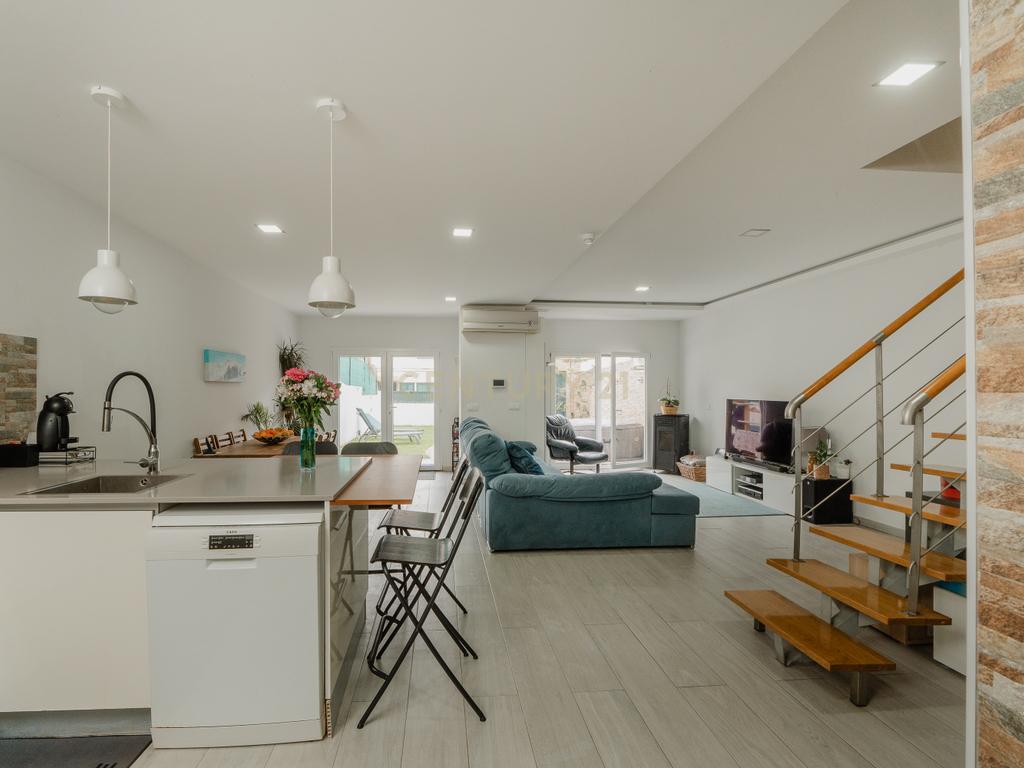 Moradia T4+1 com garagem no Bairro da Petrogal - Bobadela - Image 26