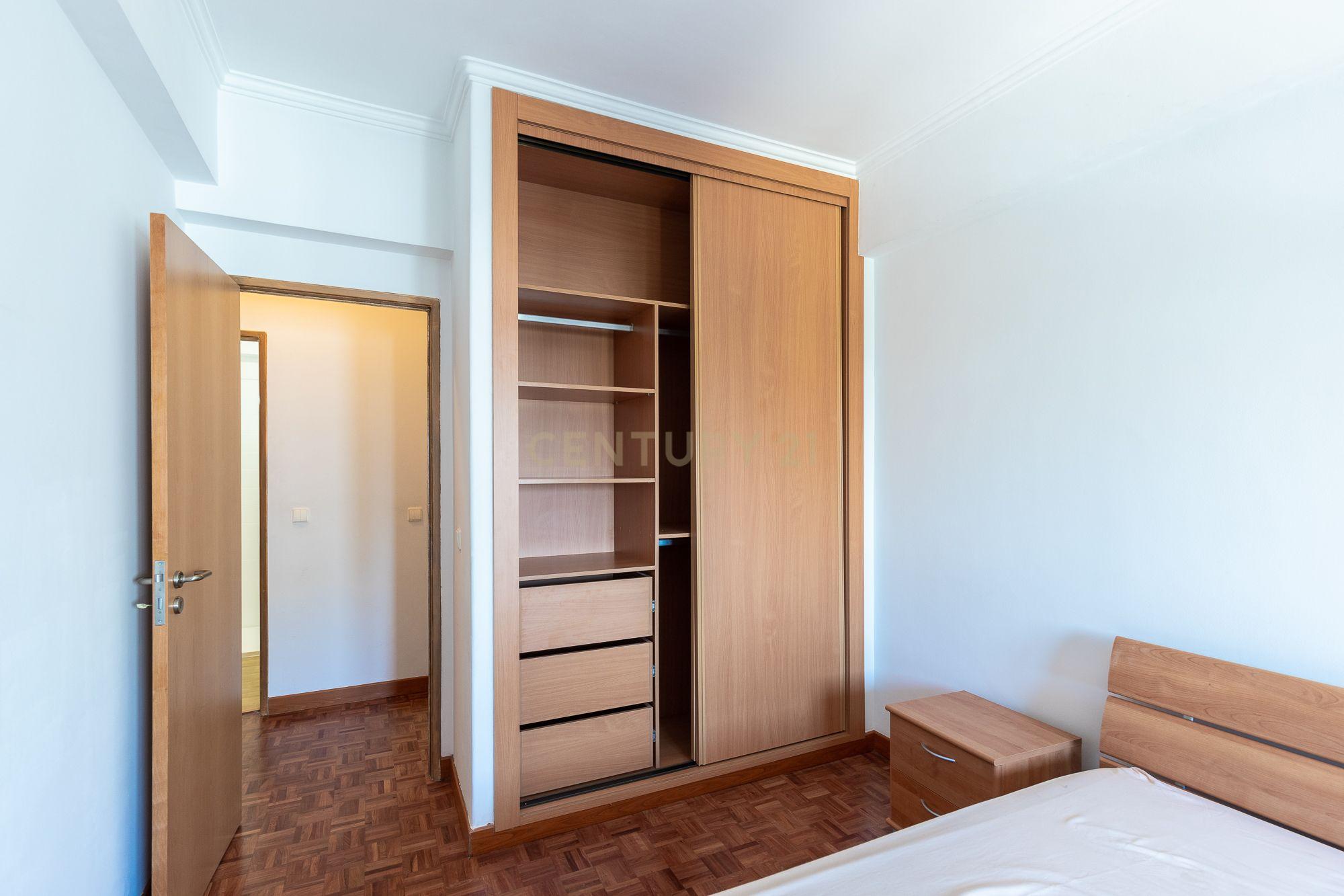 Apartamento T2 nos Olivais c/ 2 Casas de Banho - Image 4