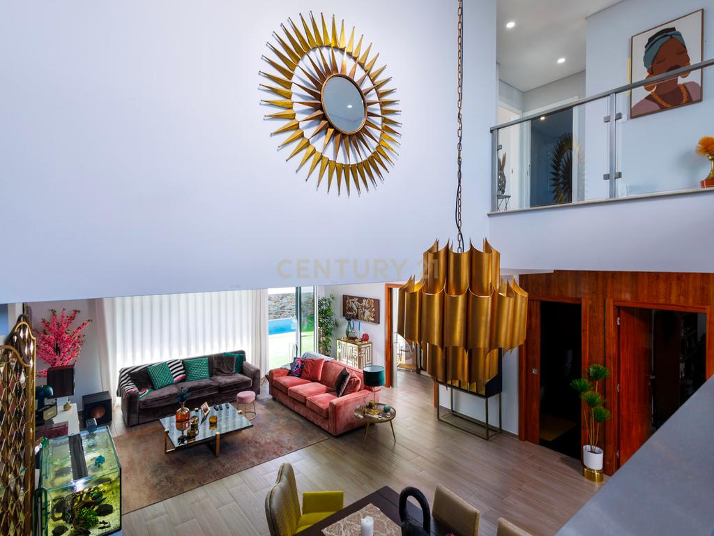 Moradia Moderna com Piscina e Acabamentos de Excelência na Marisol - Image 19
