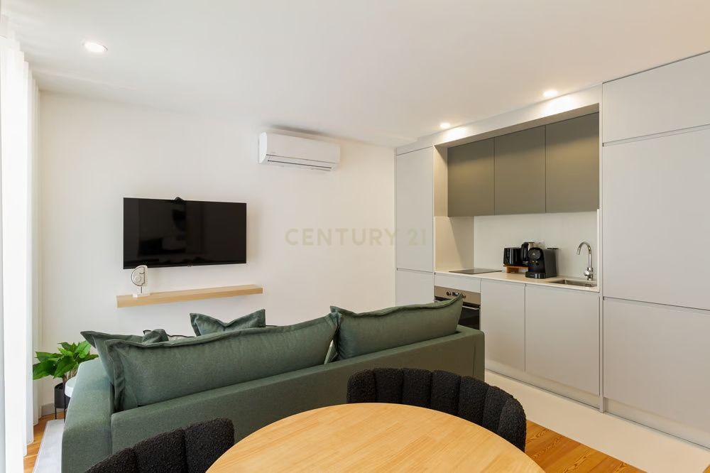 Apartamento T1 com Licença AL e Estacionamento – Rua da Vitória, Porto - Image 6