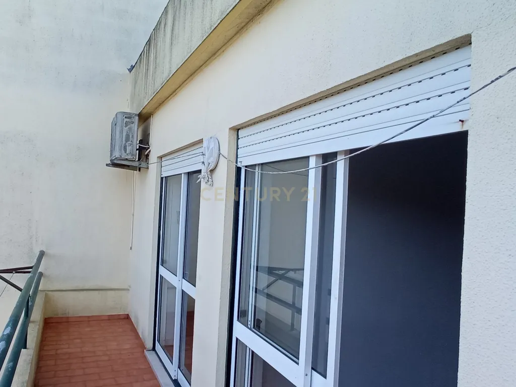 Venda de Apartamento + Parqueamento - Image 6