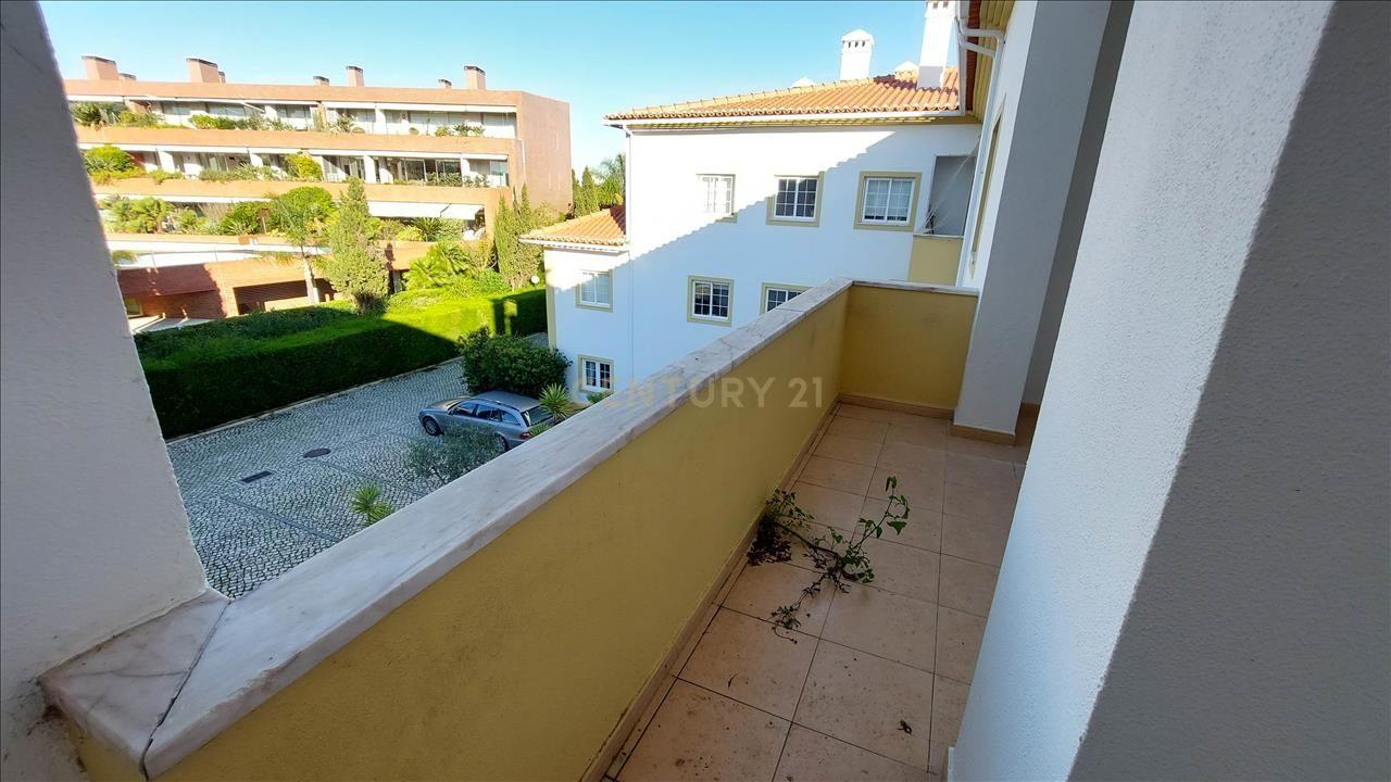 Apartamento T4 na Rua Moinho do Zangão, Nº 13, Quinta da Beloura 2 - São Pedro Penaferrim (Sintra) - Image 10