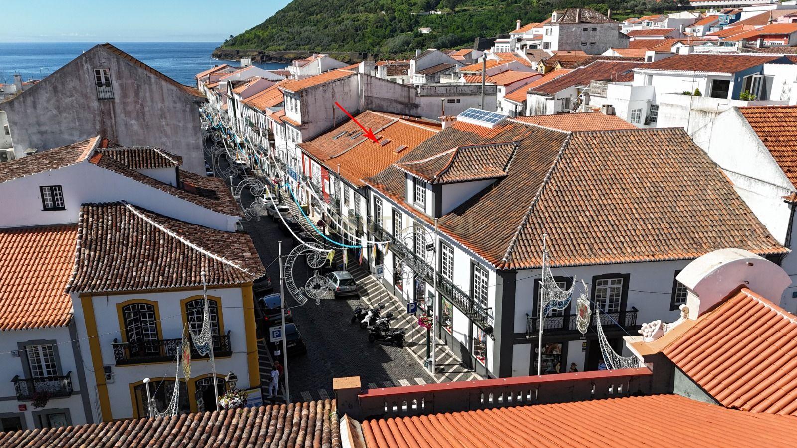 Fotografia 6 de Moradia com Espaço Comercial no Coração de Angra do Heroísmo – Uma Oportunidade Única de Investimento