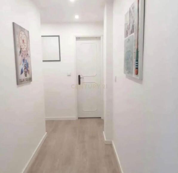 Apartamento T2 renovado em Feijó, Almada - Image 4