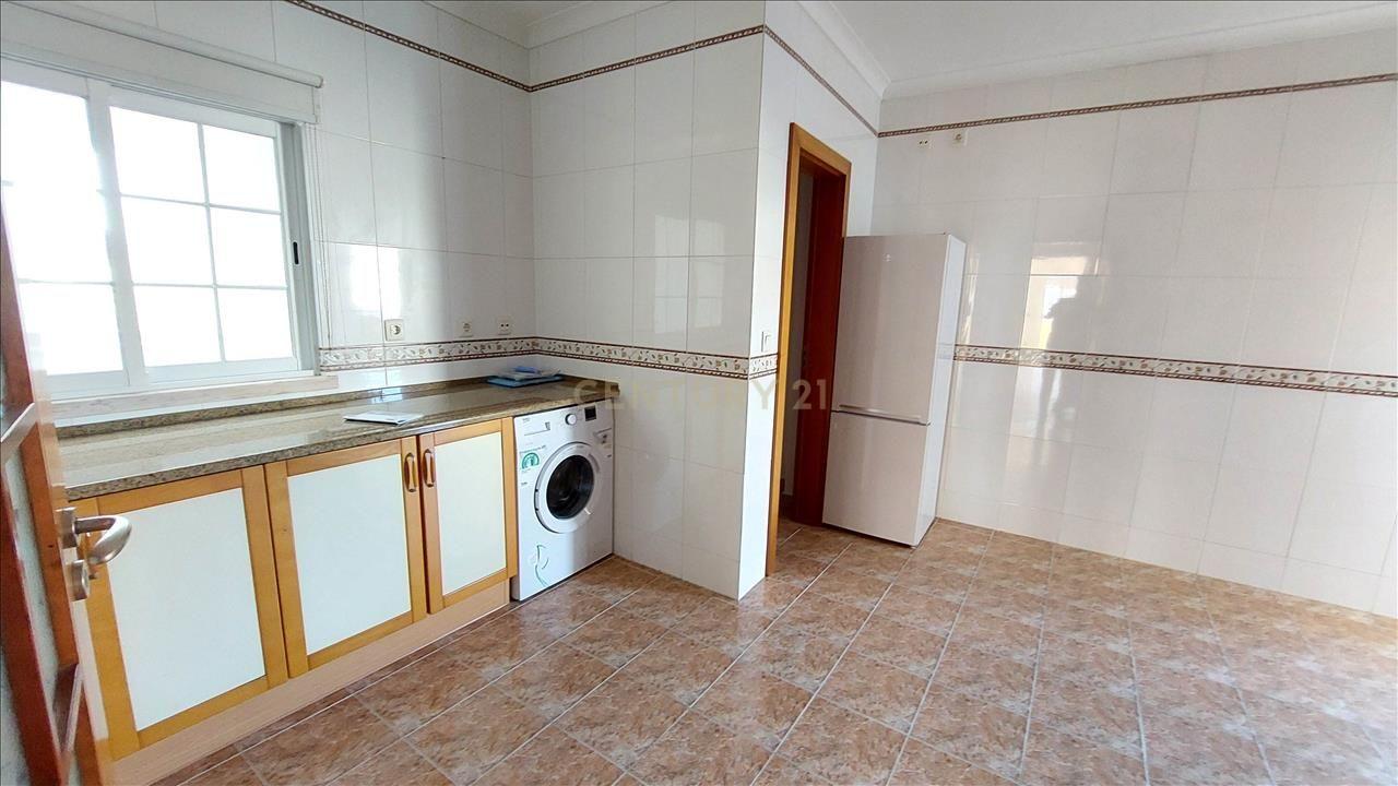 Apartamento T4 na Rua Moinho do Zangão, Nº 13, Quinta da Beloura 2 - São Pedro Penaferrim (Sintra) - Image 8