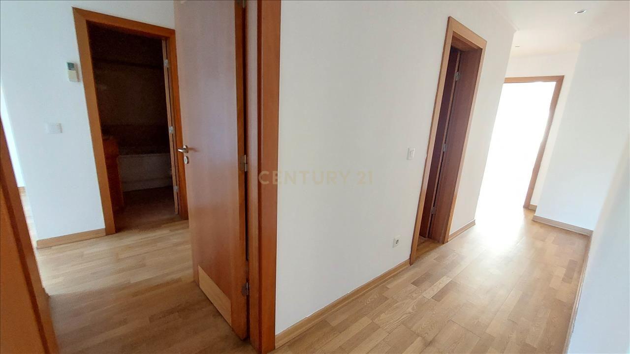 Apartamento T4 na Rua Moinho do Zangão, Nº 13, Quinta da Beloura 2 - São Pedro Penaferrim (Sintra) - Image 15