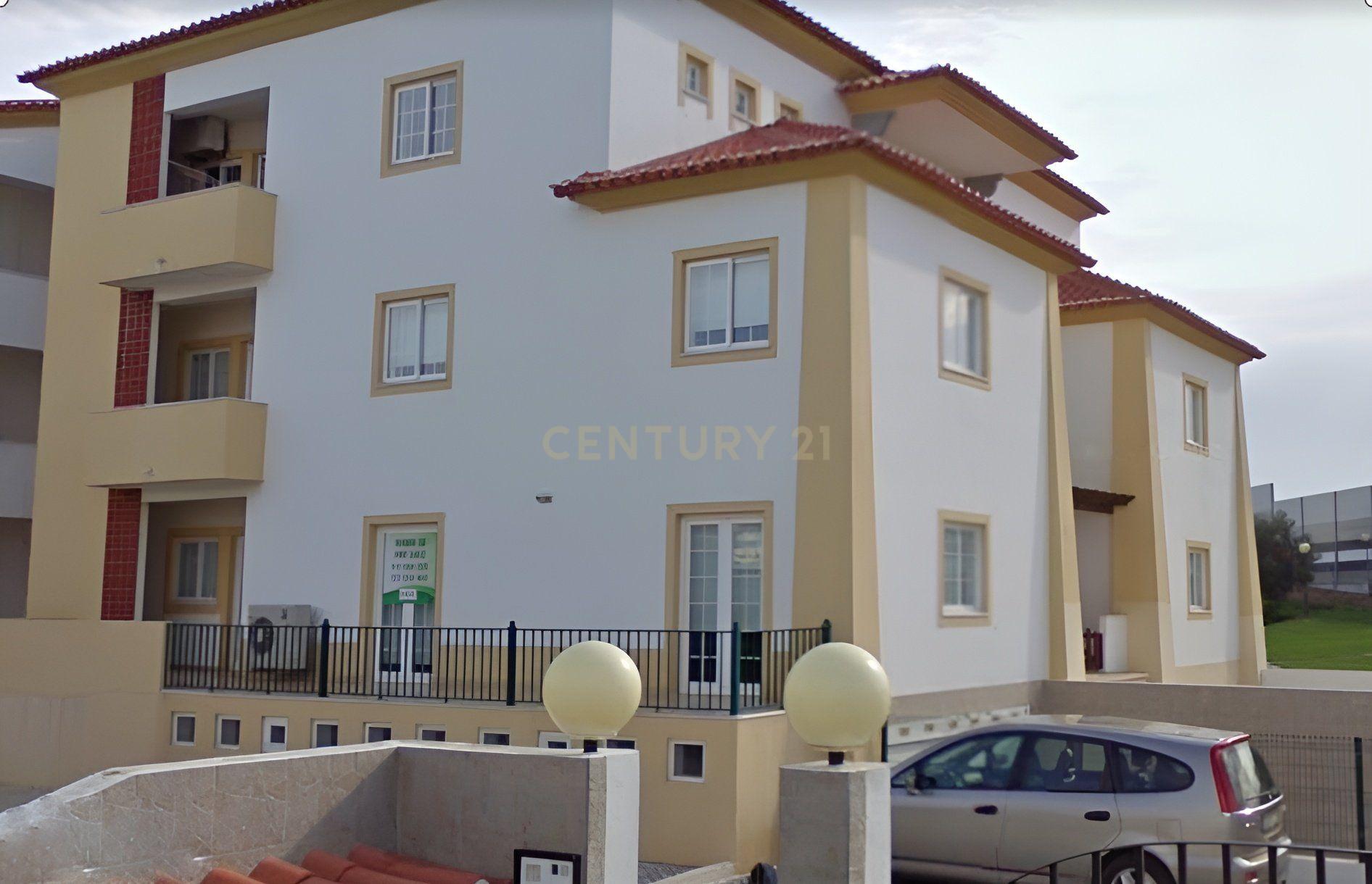 Apartamento T4 na Rua Moinho do Zangão, Nº 13, Quinta da Beloura 2 - São Pedro Penaferrim (Sintra) - Image 3