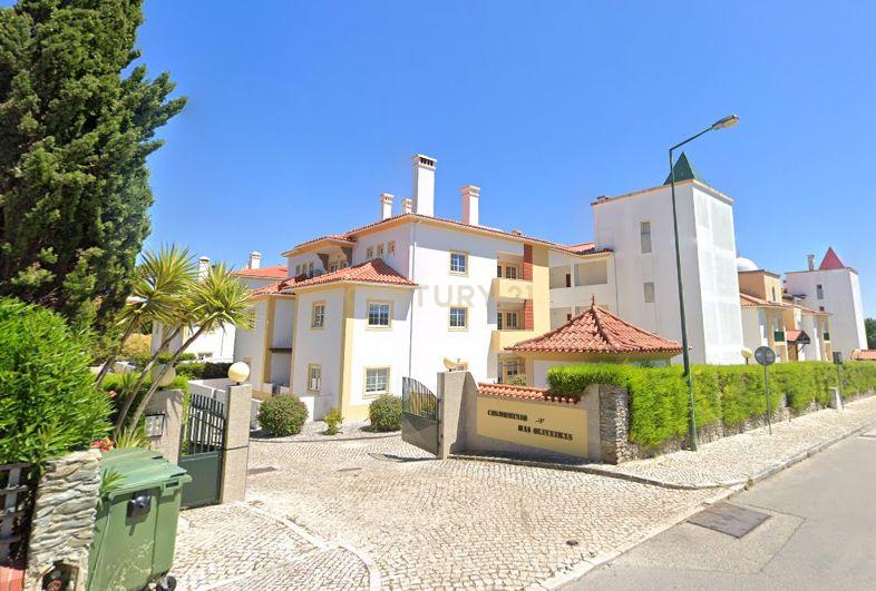 Apartamento T4 na Rua Moinho do Zangão, Nº 13, Quinta da Beloura 2 - São Pedro Penaferrim (Sintra) - Image 2